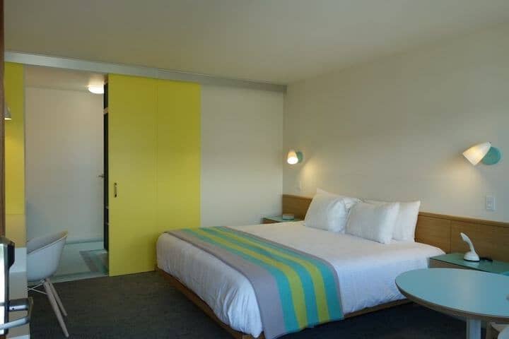 Room 30 of 255