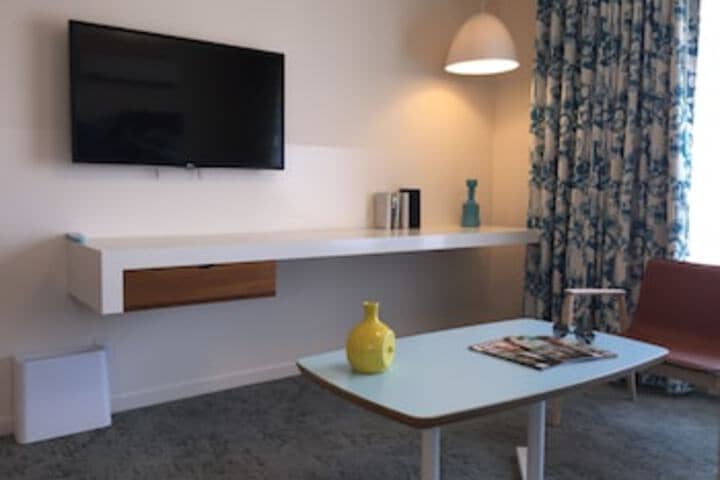 Room 100 of 255